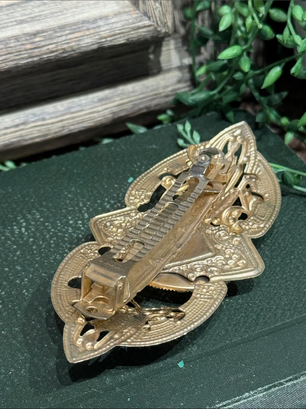 N/A elegant gold